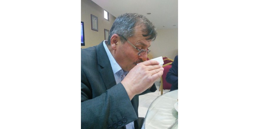 Nazmi Taşoluk “çorba böyle içilir” diyor