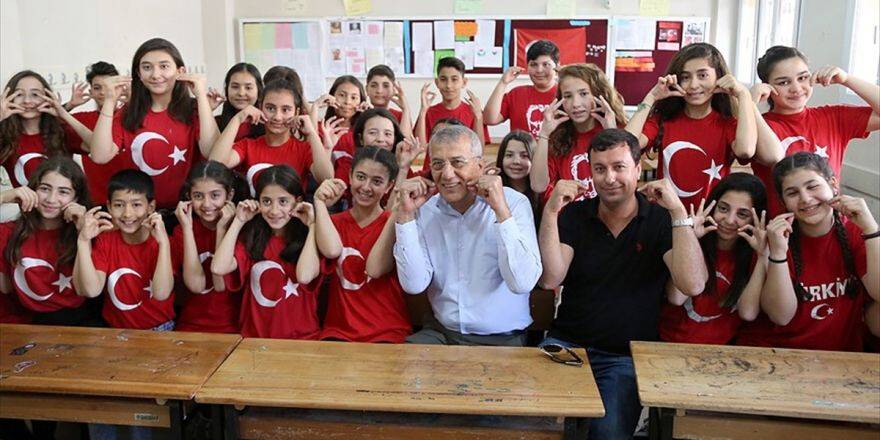 Ortaokul Öğrencileri Engelliler İçin İşaret Dili Öğrendiler