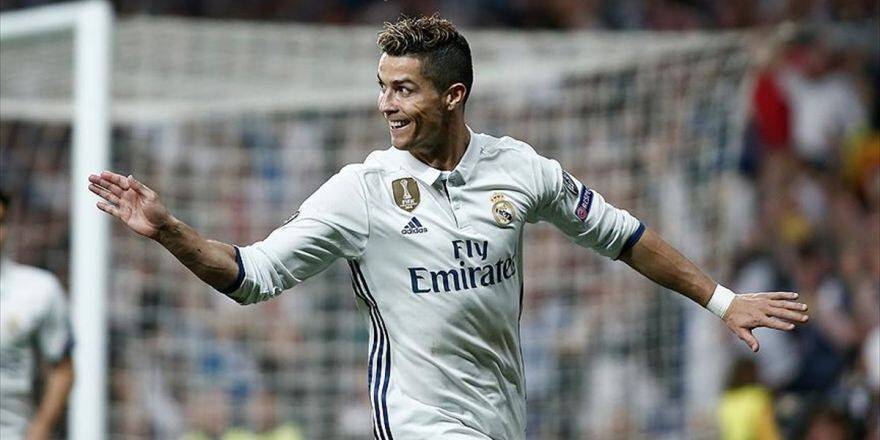 Ronaldo Bir İlki Daha Başardı