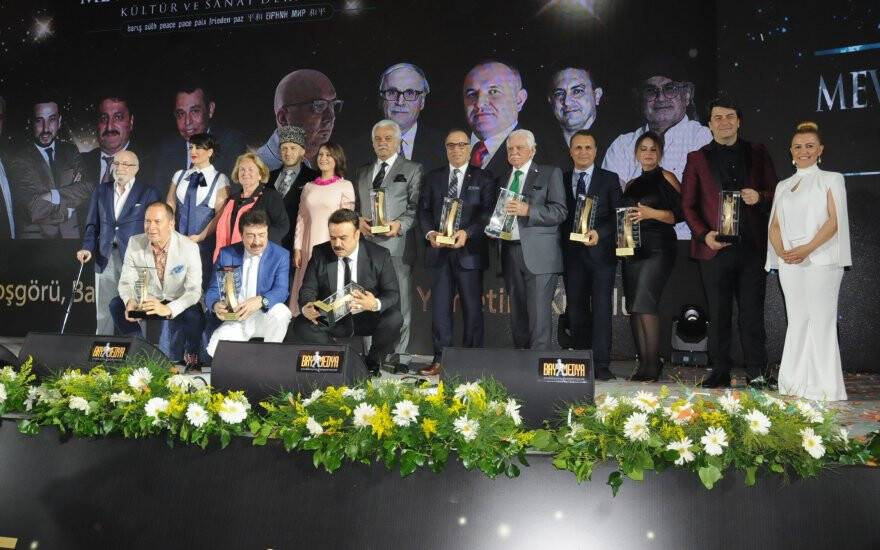 Ünlü sanatçılara Mevlana ödülleri verildi