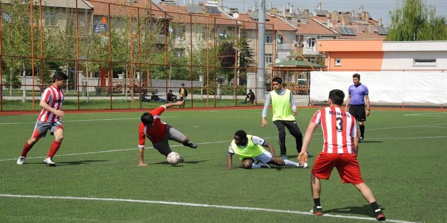 Konya’da Uluslarlarası Öğrenci Futbol Turnuvası başladı