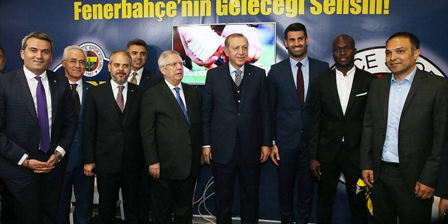 Cumhurbaşkanı Erdoğan Fenerbahçe Standını Ziyaret Etti