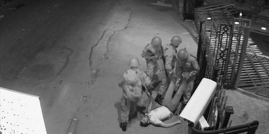 Darbeciler Şehitlerin Cenazelerini Sürükleyerek Kışladan Çıkardı