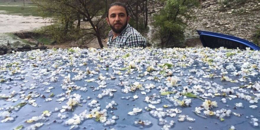 Beyşehir'e ceviz büyüklüğünde dolu yağdı