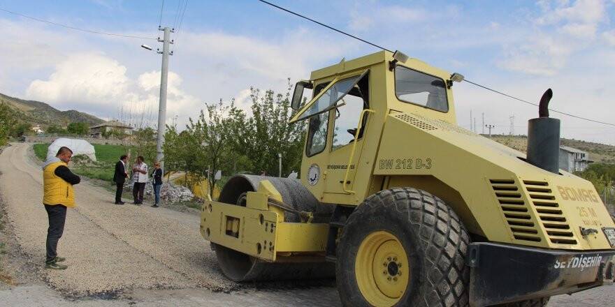Seydişehir’de kırsal mahallelerde soğuk asfalt çalışması