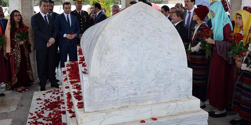 Yunus Emre Kabri Başında Anıldı