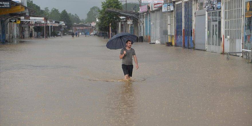 Meteorolojiden 3 İl İçin Sel Ve Heyelan Uyarısı