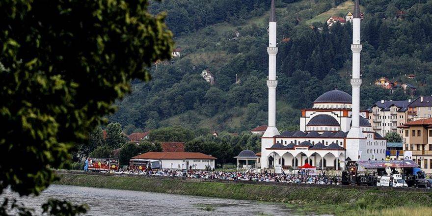 Bosna Savaşı'nda Yıkılan Camiler Küllerinden Doğuyor