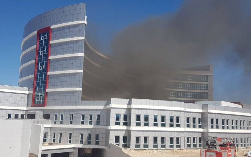 Beyşehir’de hastane inşaat alanında yangın