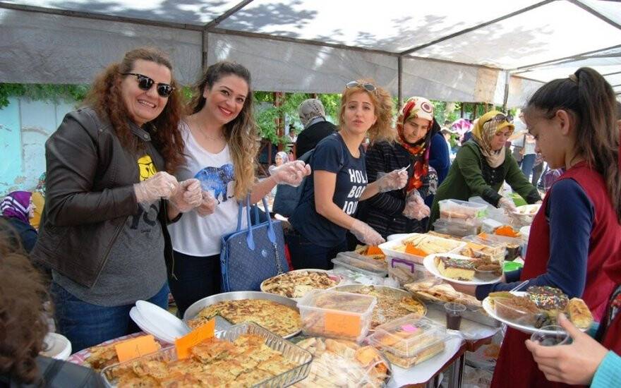 A.Tayyip Olçok İmam Hatip ortaokulunda  Kermes ve yılsonu sergisi beğeni topladı