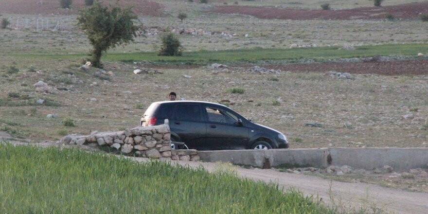 Kızını rehin aldı, polise ateş edip kaçtı