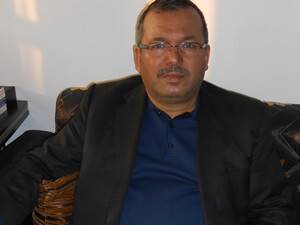 Avlu Duvarlarının Yıkılması Lazım