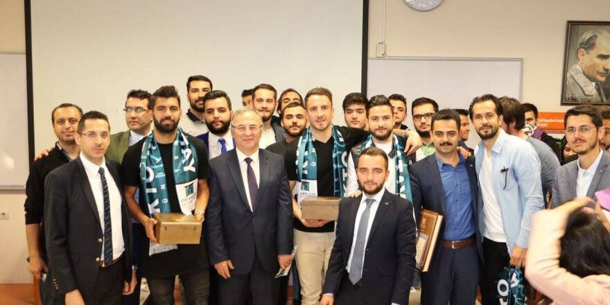Atiker Konyasporlu futbolcular KTO Karatay Üniversitesi’nde