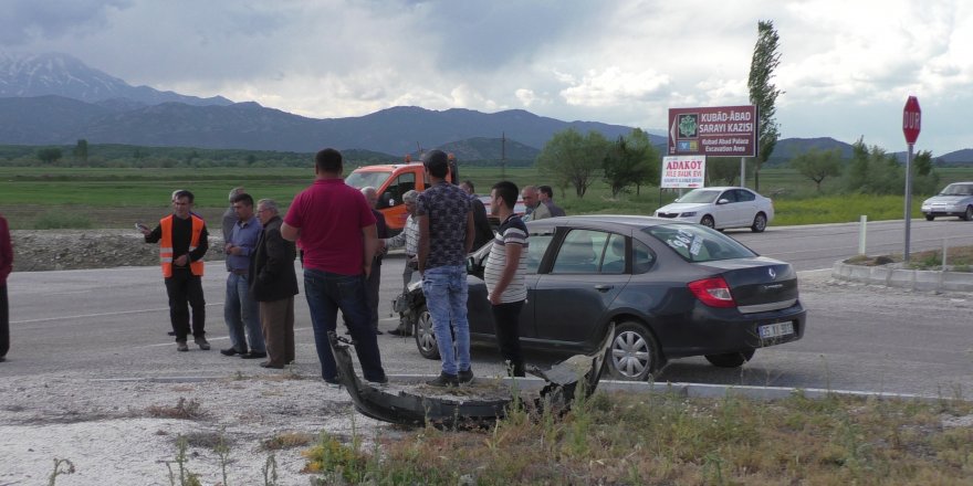 Konya'da Ciple Otomobil Çarpıştı: 1 Ölü, 2 Yaralı