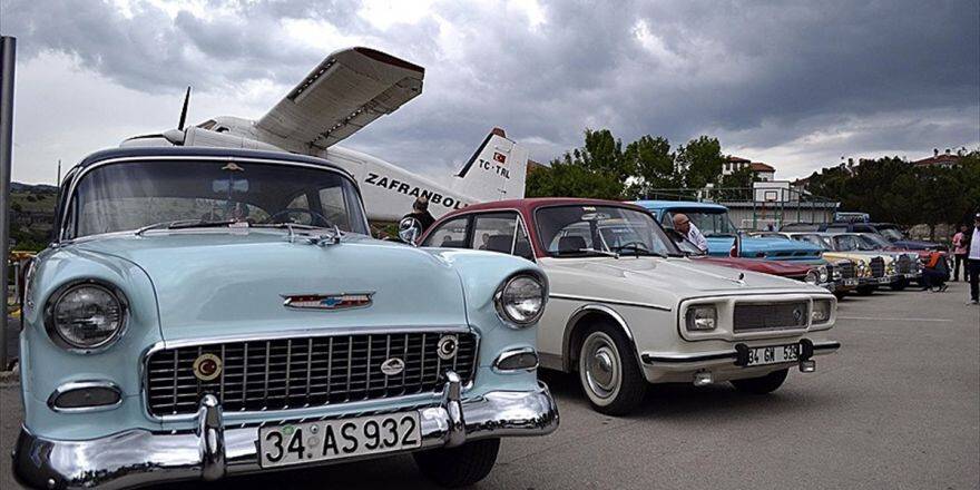Klasik Otomobil Tutkunları Safranbolu'da Buluştu