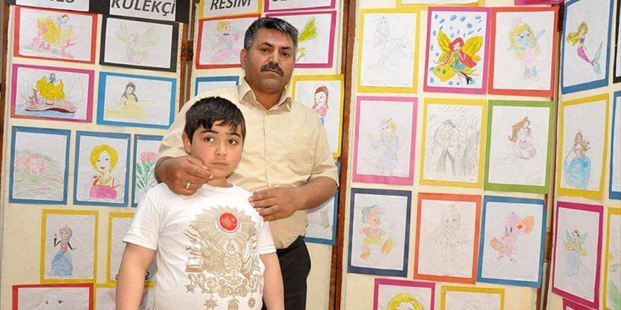 Minik Ressam 7 Yaşında İlk Sergisini Açtı