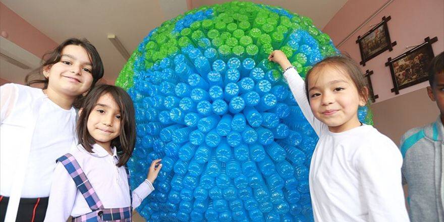 Minik Eller 5 Bin Pet Şişeden 'Dünya' Yaptı