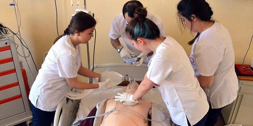 'Hasta Simülatörü' İle Mesleki Deneyim Kazanıyorlar