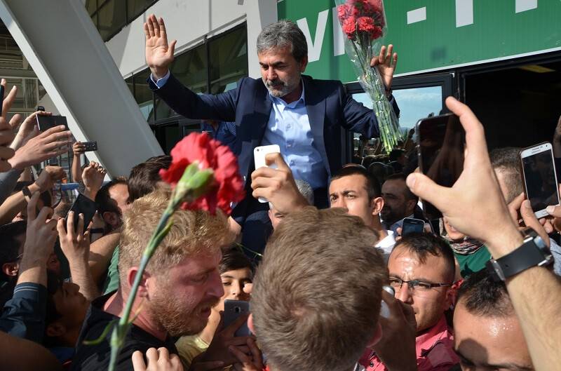 Kocaman omuzlarda uğurlandı