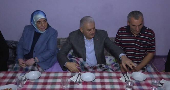 Başbakan Sancektepe’de bir ailenin iftarına katıldı