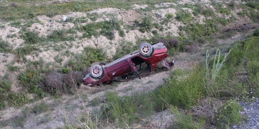 Konya'da Otomobil Şarampole Devrildi: 1 Ölü, 3 Yaralı
