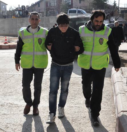 Kapkaççı şapkasından yakalandı