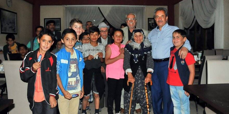 Dedeler, nineler ve torunları iftarda buluşturdular