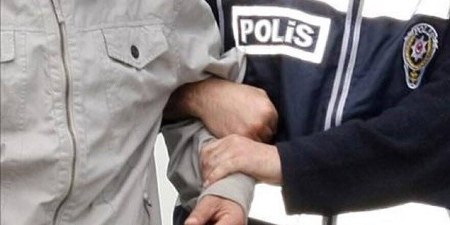 Hırsız zanlısı polis otosuna çarpıp yakalandı