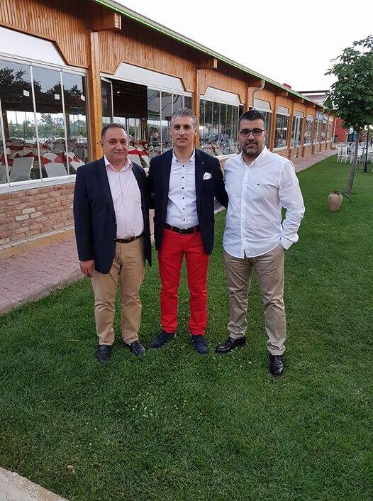 Recep Özgül dostlarıyla
