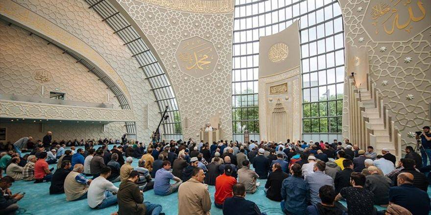 Köln Merkez Camisine 'Müslüman-türk' Damgası