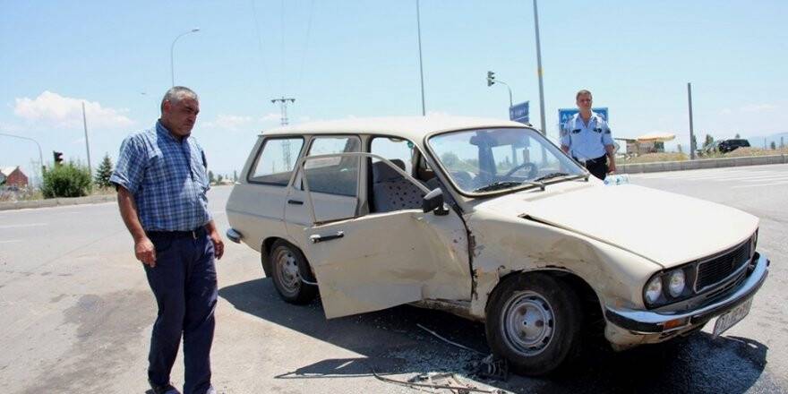 Konya'da 2 otomobil çarpıştı: 8 yaralı
