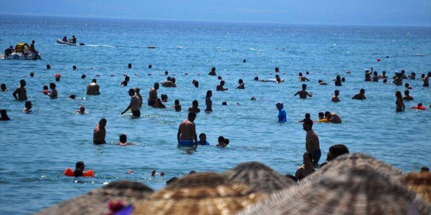 Bayram Tatilinin Son Gününde Plajlarda Yoğunluk