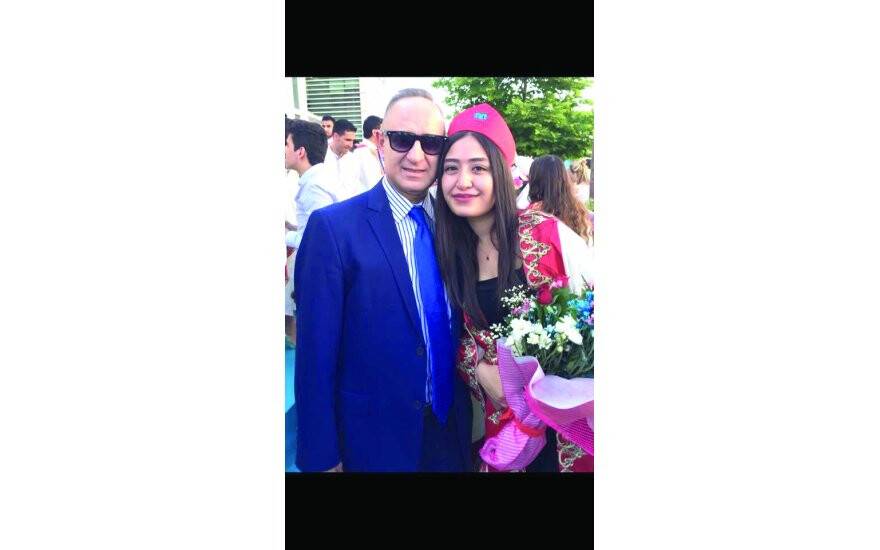 ALİ ZİYA DEMET KIZININ  MEZUNİYET TÖRENİNDE
