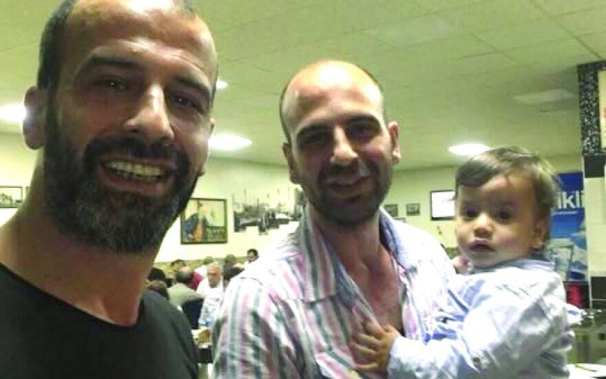 AHMET VE VELİ ERİM  KARDEŞLERİN BAYRAM  MUTLULUĞU