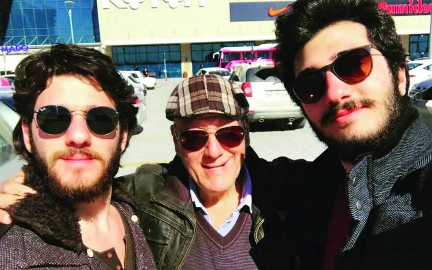 ALİ GÜRBÜZ DAYIOĞLUGİL  VE YAKIŞIKLILARDAN  BAYRAM SELFİESİ