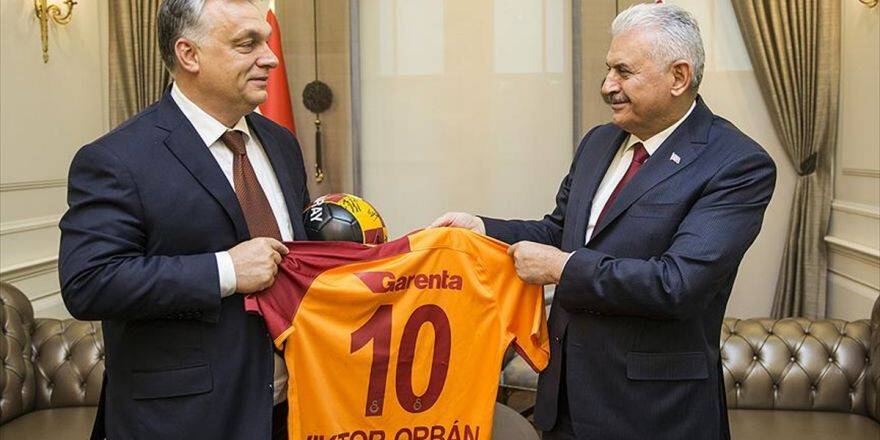 Yıldırım'dan Macaristan Başbakanı'na Forma Sürprizi