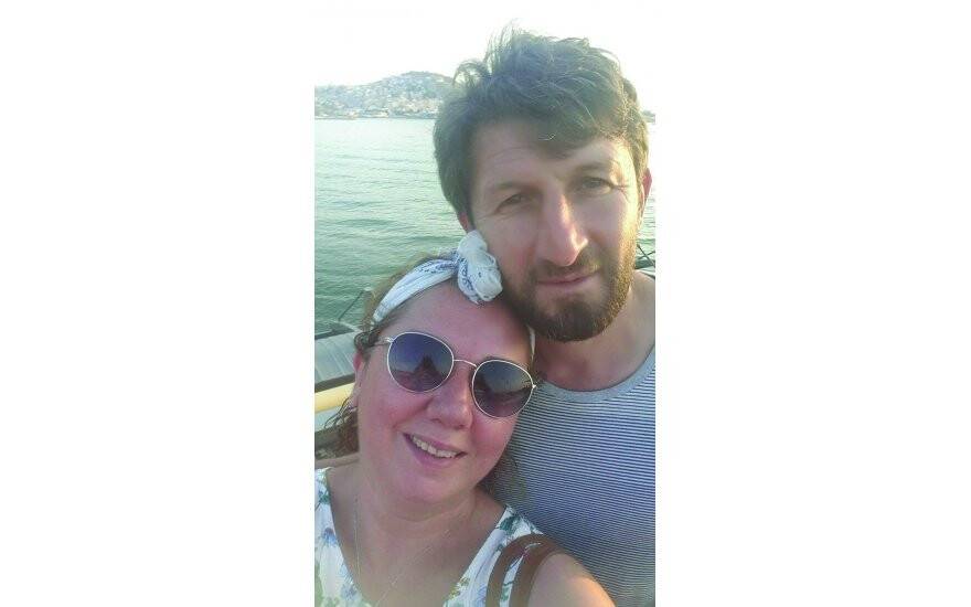 FERYAL VE ABDURRAHMAN BAYSANGUR ÇİFTİ KUŞADASI’NDA