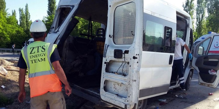 Konya'da İki Minibüs Çarpıştı: 1 Ölü, 10 Yaralı