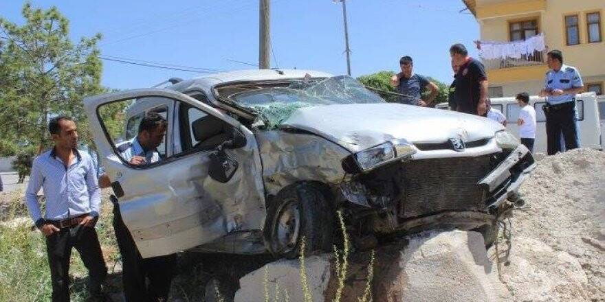 Karapınar'da 2 araç çarpıştı