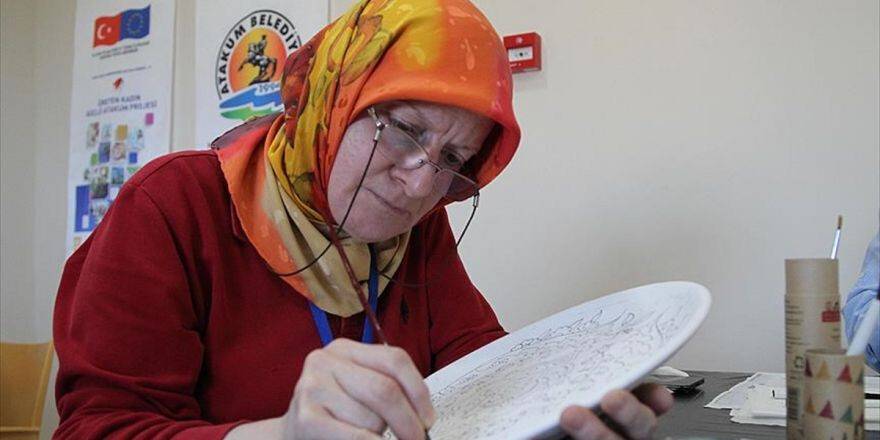 'Çini' Kadınların Ellerinde Hayat Buluyor