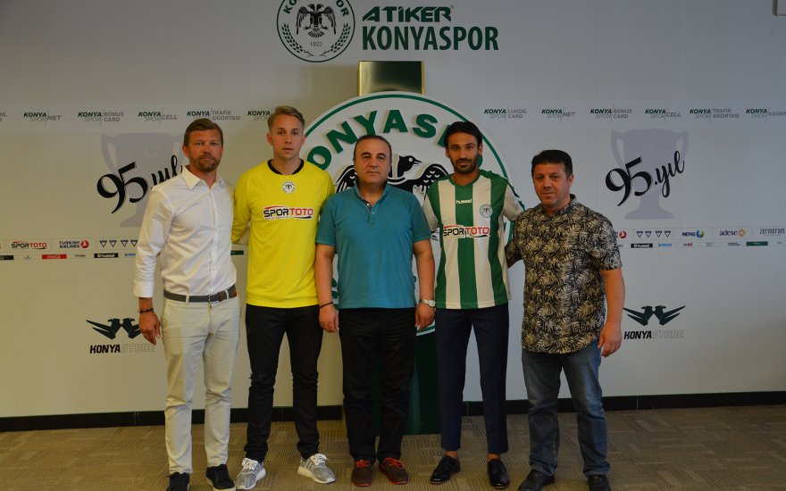 Konyaspor'da imzalar sürüyor