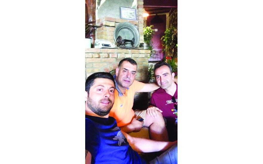 Nihat Kılıç arkadaşları ile Sille’de