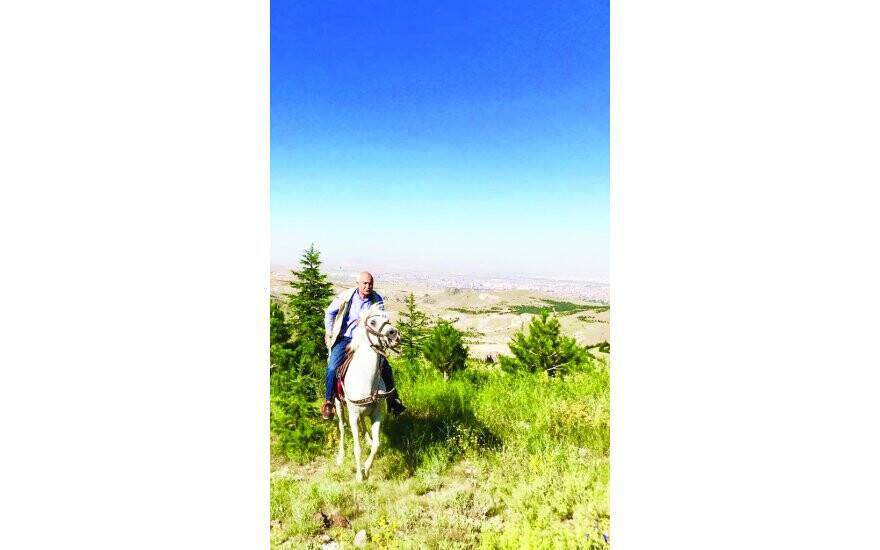 Vekil Mustafa Kabakçı binicilikte hünerli