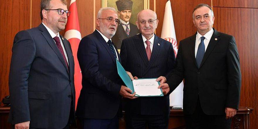 Meclis İçtüzüğü Değişikliği Tbmm Başkanı Kahraman'a Sunuldu