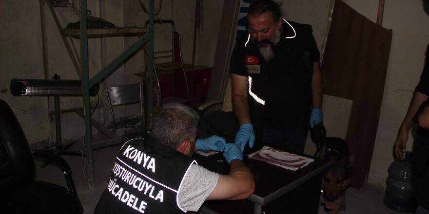 Konya'da kafelere uyuşturucu baskını