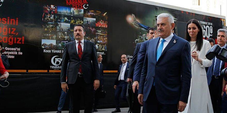 Başbakan Yıldırım'dan '360 Derece, Karanlık Gece' Tırına Ziyaret