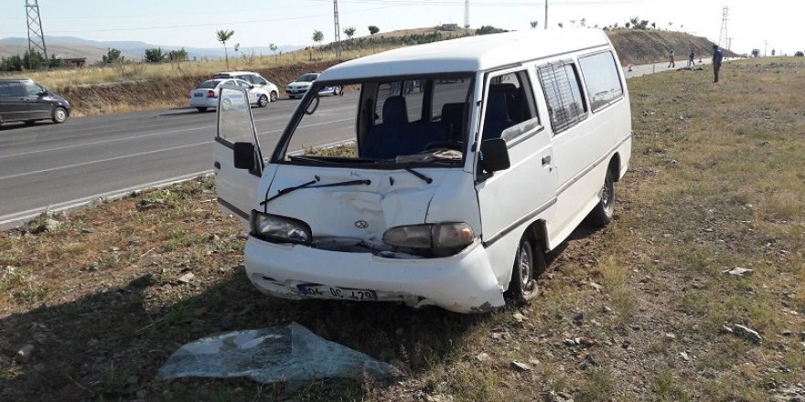 Konya'da minibüs polise çarptı