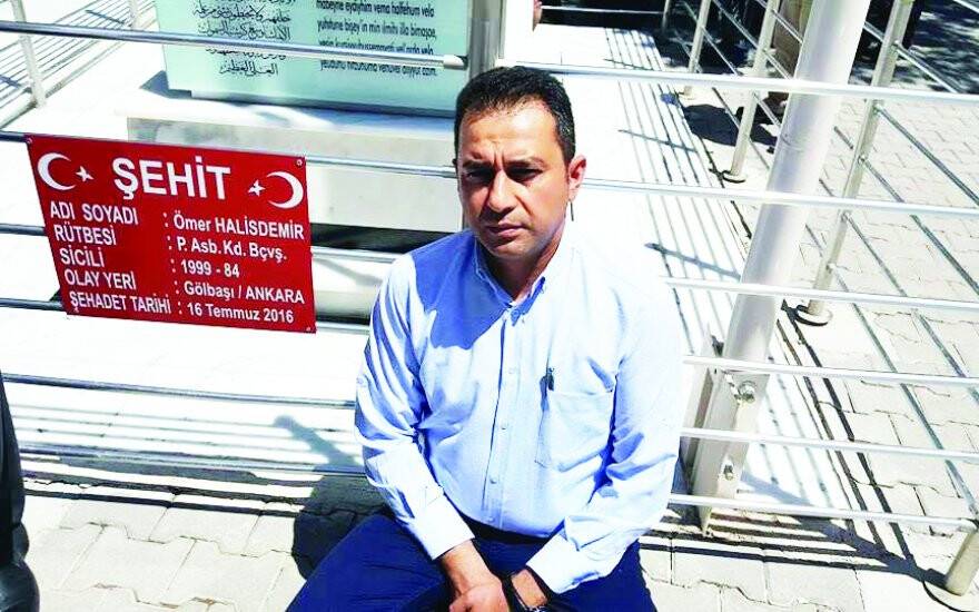 Mehmet Esdegel kabir ziyaretinde