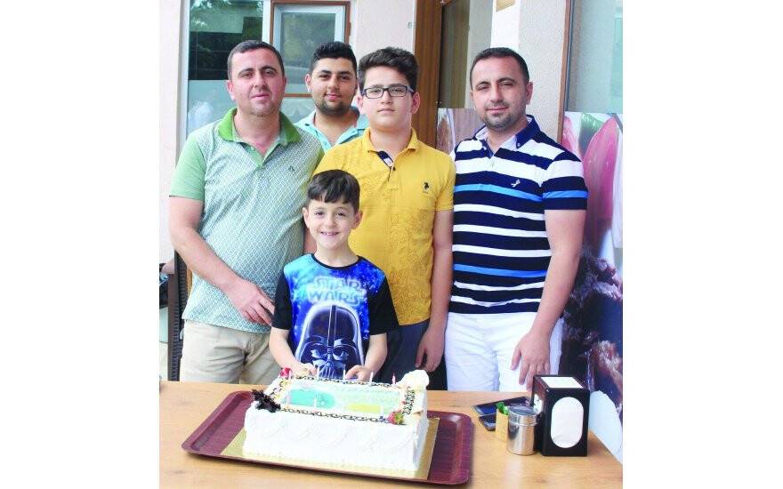 AYHAN  ŞENGÜL’E  SÜRPRİZ  DOĞUM GÜNÜ  KUTLAMASI