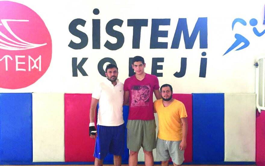 MİLLİ SPORCU FURKAN  HALTALI’DAN HOCALARINA  VEFA ZİYARETİ